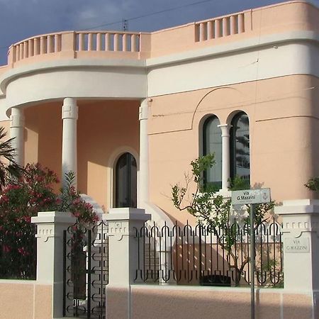 Villa nel Salento - Ampie camere e giardino, fino a 9 persone Barbarano del Capo Esterno foto