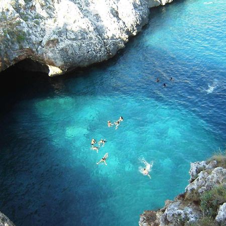 Villa nel Salento - Ampie camere e giardino, fino a 9 persone Barbarano del Capo Esterno foto