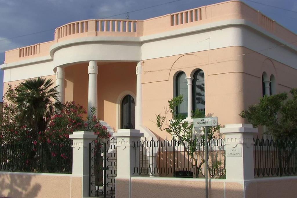 Villa nel Salento - Ampie camere e giardino, fino a 9 persone Barbarano del Capo Esterno foto