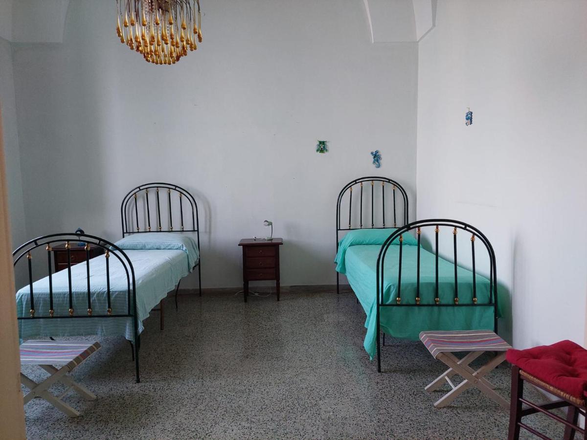 Villa nel Salento - Ampie camere e giardino, fino a 9 persone Barbarano del Capo Esterno foto