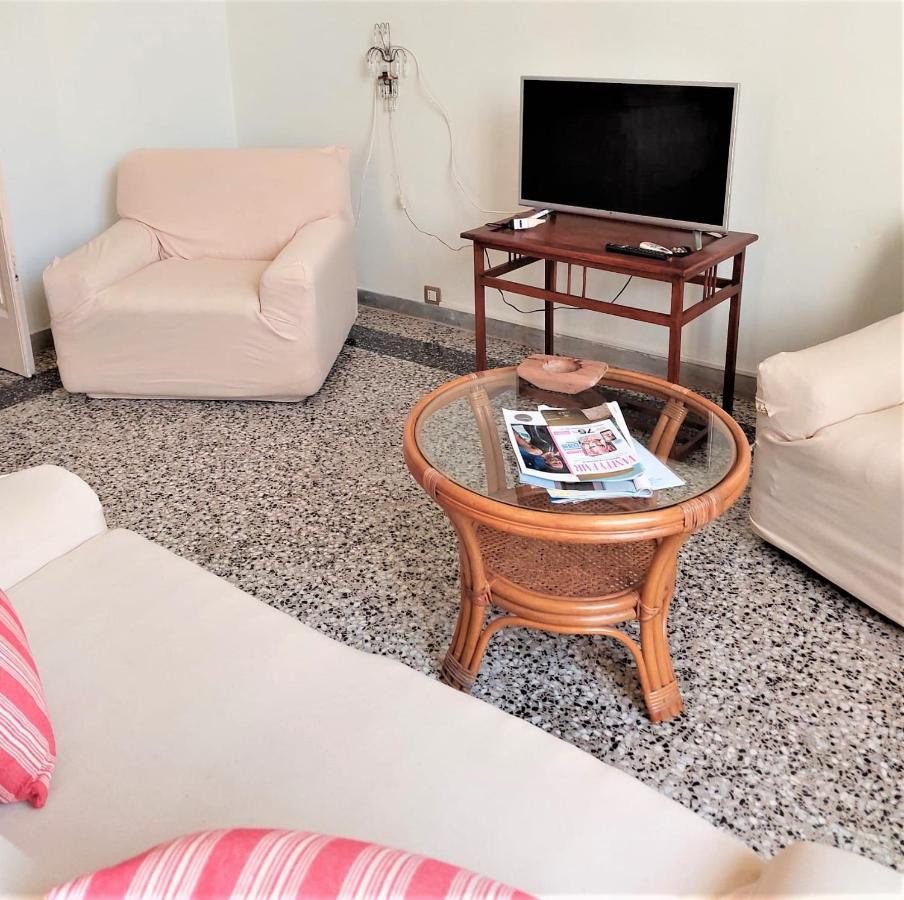 Villa nel Salento - Ampie camere e giardino, fino a 9 persone Barbarano del Capo Esterno foto