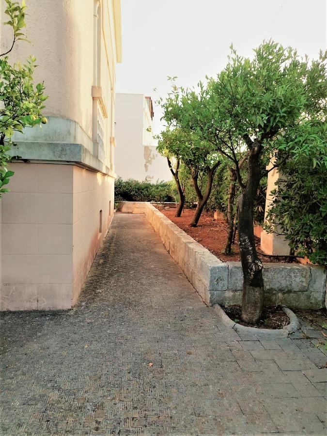 Villa nel Salento - Ampie camere e giardino, fino a 9 persone Barbarano del Capo Esterno foto