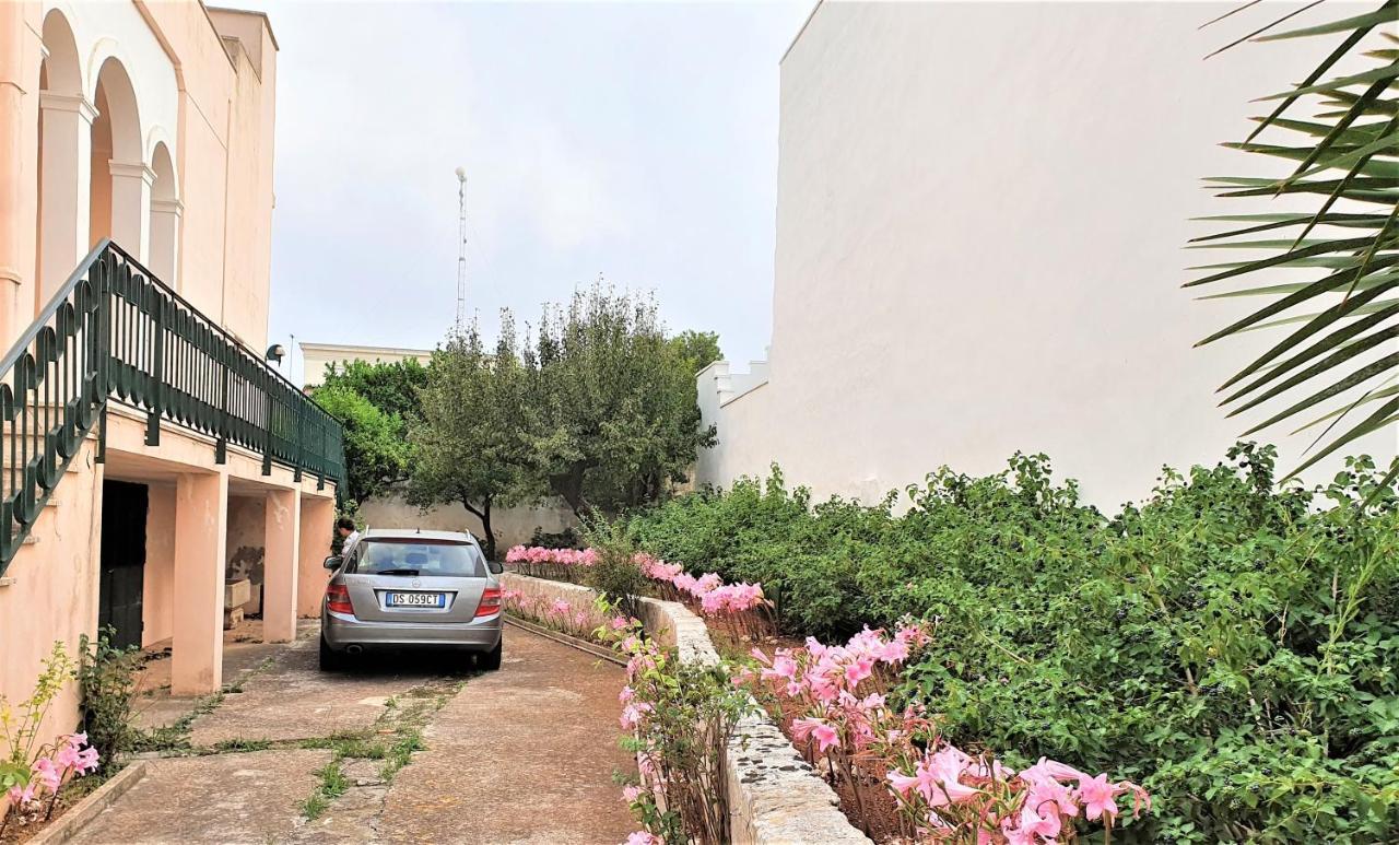 Villa nel Salento - Ampie camere e giardino, fino a 9 persone Barbarano del Capo Esterno foto