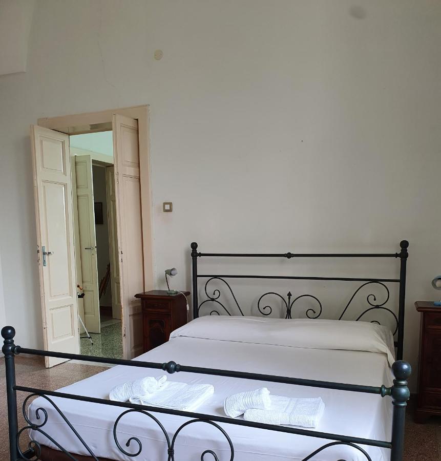 Villa nel Salento - Ampie camere e giardino, fino a 9 persone Barbarano del Capo Esterno foto
